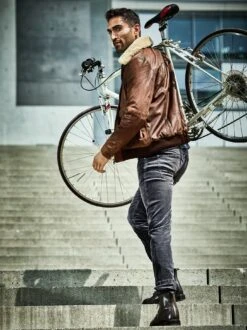 Auf-Achse-Lederjacke -Redbubble Geschaft EC24 6679 DE 1